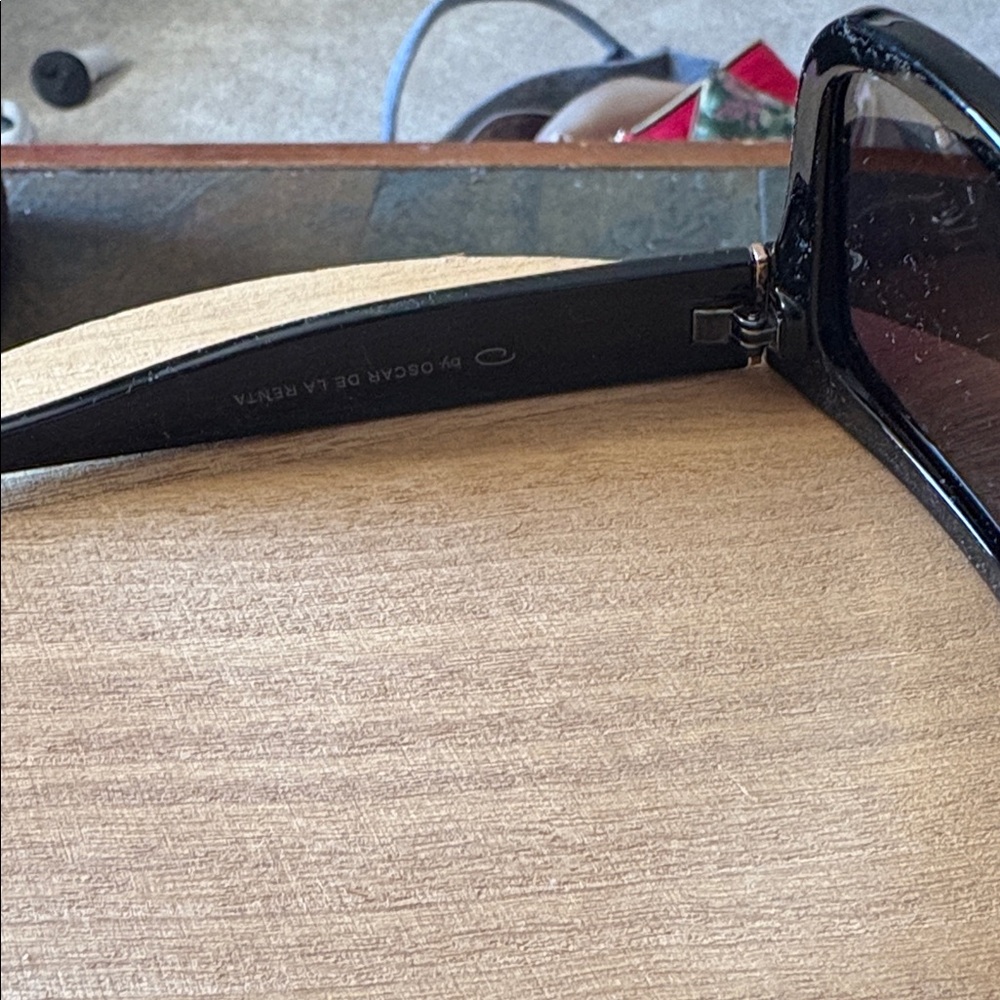 Oscar de Larenta Black Polarized Sunglasses - Picture 5 of 7